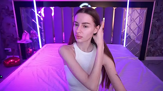 Snow WhiteeeX online show from 04-16-26, 05:41