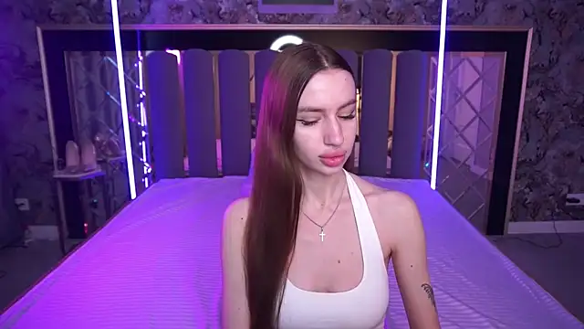 Snow WhiteeeX online show from 04-25-26, 05:43