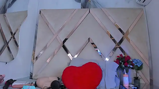 ninaht online show from 09-25-25, 08:34