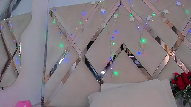 ninaht online show from 12-18-25, 09:32