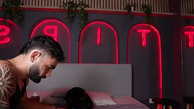 Austin bolt online show from 10-30-25, 03:19