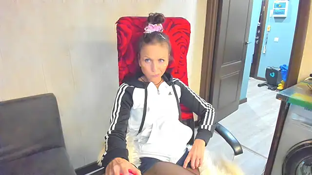Elizabe th online show from 07-24-26, 01:36