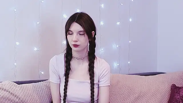 KimWilli online show from 01-28-25, 04:08