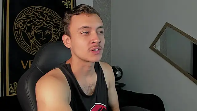 Snapshot of Desmon_Clark chatting on 01-04-25, 08:48 Desmon Clark online show from 01-04-25, 08:48