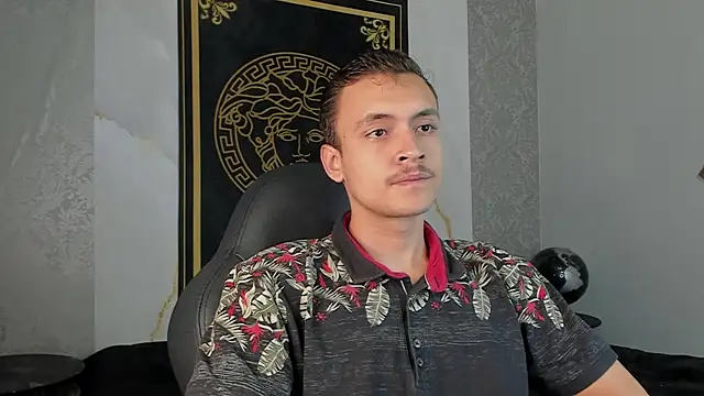 Snapshot of Desmon_Clark chatting on 01-05-25, 06:02 Desmon Clark online show from 01-05-25, 06:02