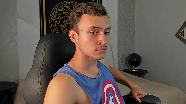 Snapshot of Desmon_Clark chatting on 01-11-25, 09:36 Desmon Clark online show from 01-11-25, 09:36