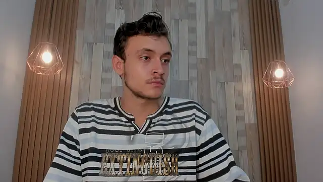 Snapshot of Desmon_Clark chatting on 02-01-25, 04:56 Desmon Clark online show from 02-01-25, 04:56