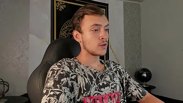 Snapshot of Desmon_Clark chatting on 02-01-25, 08:47 Desmon Clark online show from 02-01-25, 08:47