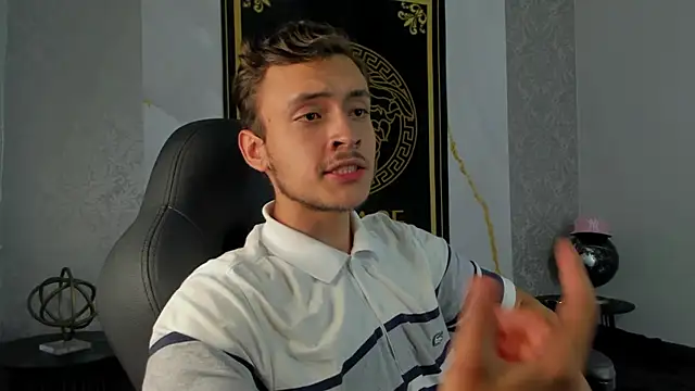 Snapshot of Desmon_Clark chatting on 02-05-25, 10:12 Desmon Clark online show from 02-05-25, 10:12