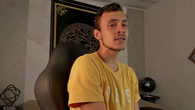 Snapshot of Desmon_Clark chatting on 02-07-25, 07:59 Desmon Clark online show from 02-07-25, 07:59