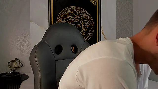 Snapshot of Desmon_Clark chatting on 02-24-25, 09:20 Desmon Clark online show from 02-24-25, 09:20