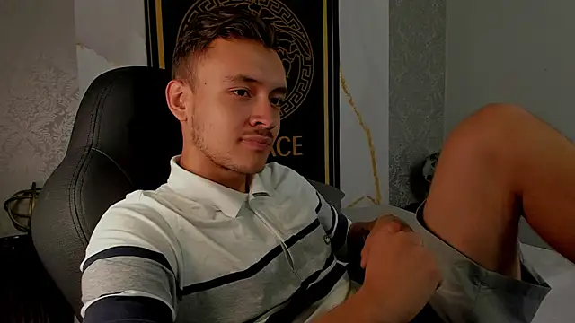 Snapshot of Desmon_Clark chatting on 03-02-25, 10:48 Desmon Clark online show from 03-02-25, 10:48