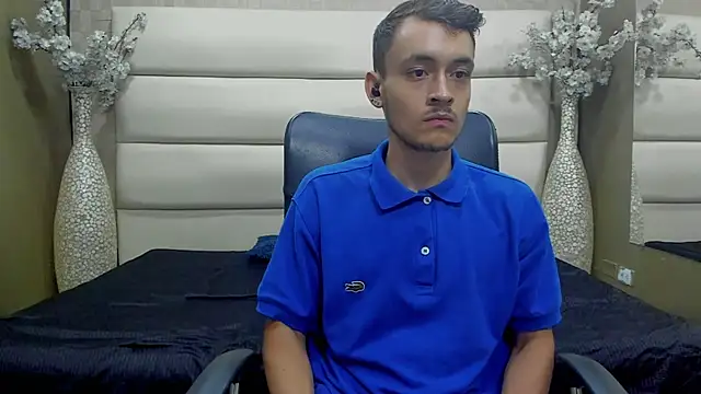 Snapshot of Desmon_Clark chatting on 03-09-25, 12:31 Desmon Clark online show from 03-09-25, 12:31