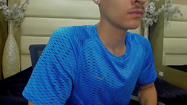 Snapshot of Desmon_Clark chatting on 03-11-25, 04:10 Desmon Clark online show from 03-11-25, 04:10