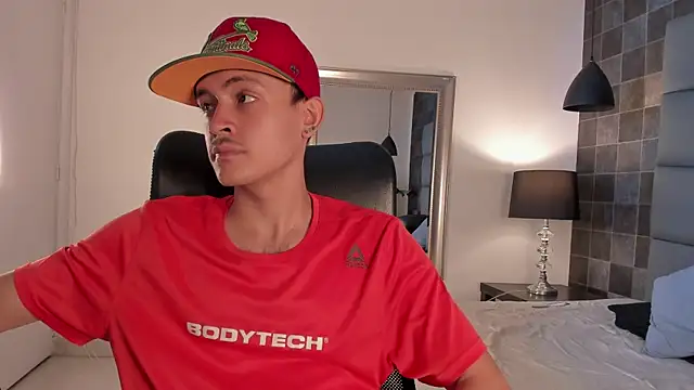 Snapshot of Desmon_Clark chatting on 03-13-25, 11:27 Desmon Clark online show from 03-13-25, 11:27