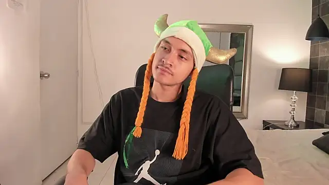 Snapshot of Desmon_Clark chatting on 03-18-25, 06:25 Desmon Clark online show from 03-18-25, 06:25