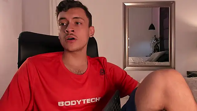 Snapshot of Desmon_Clark chatting on 03-20-25, 08:51 Desmon Clark online show from 03-20-25, 08:51