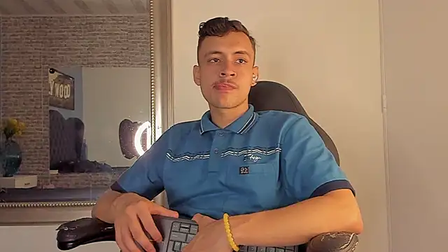 Snapshot of Desmon_Clark chatting on 09-29-25, 09:52 Desmon Clark online show from 09-29-25, 09:52