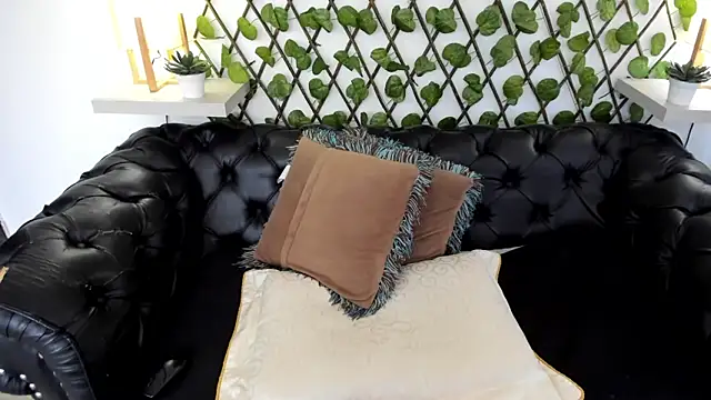 MARGOT WHISPER online show from 02-18-25, 06:15