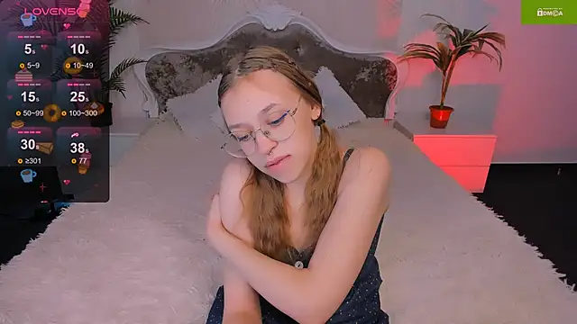 LayriantaVee online show from 01-13-25, 07:43