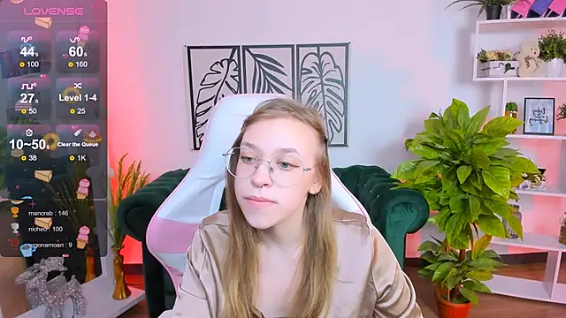 LayriantaVee online show from 01-19-25, 01:12