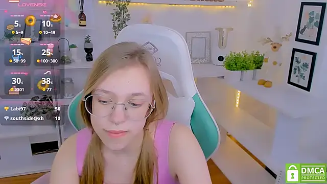 LayriantaVee online show from 02-10-25, 01:11