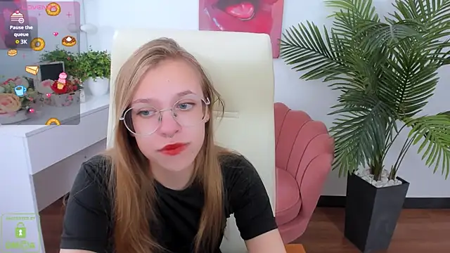 LayriantaVee online show from 09-22-25, 06:15