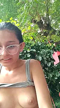 Snapshot of Ary-18 chatting on 02-25-25, 10:18 Ary-18 online show from 02-25-25, 10:18