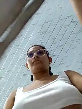 Snapshot of Ary-18 chatting on 03-21-25, 01:56 Ary-18 online show from 03-21-25, 01:56