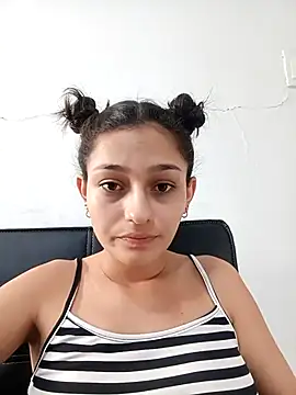 Snapshot of Ary-18 chatting on 09-12-25, 02:06 Ary-18 online show from 09-12-25, 02:06