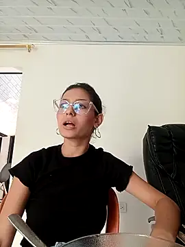 Snapshot of Ary-18 chatting on 09-20-25, 01:56 Ary-18 online show from 09-20-25, 01:56