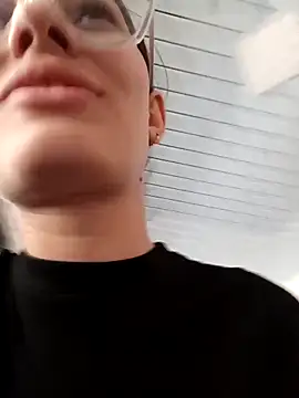 Snapshot of Ary-18 chatting on 10-02-25, 01:40 Ary-18 online show from 10-02-25, 01:40