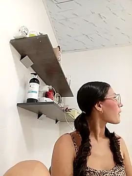 Snapshot of Ary-18 chatting on 10-04-25, 01:42 Ary-18 online show from 10-04-25, 01:42