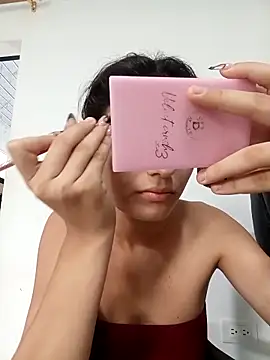 Snapshot of Ary-18 chatting on 10-13-25, 02:06 Ary-18 online show from 10-13-25, 02:06