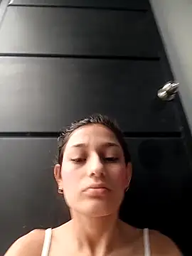 Snapshot of Ary-18 chatting on 10-17-25, 01:35 Ary-18 online show from 10-17-25, 01:35