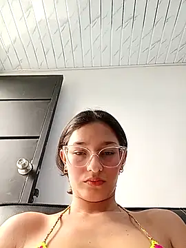 Snapshot of Ary-18 chatting on 10-21-25, 01:45 Ary-18 online show from 10-21-25, 01:45