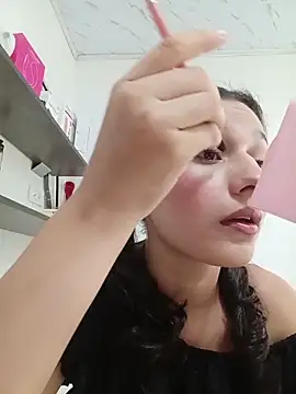 Snapshot of Ary-18 chatting on 10-24-25, 02:02 Ary-18 online show from 10-24-25, 02:02