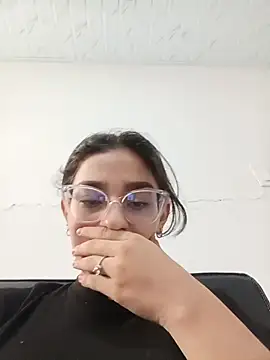 Snapshot of Ary-18 chatting on 10-27-25, 01:26 Ary-18 online show from 10-27-25, 01:26