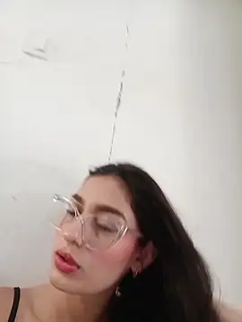 Snapshot of Ary-18 chatting on 10-28-25, 01:36 Ary-18 online show from 10-28-25, 01:36