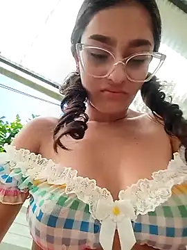 Snapshot of Ary-18 chatting on 10-29-25, 01:46 Ary-18 online show from 10-29-25, 01:46