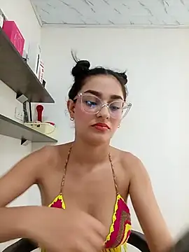 Snapshot of Ary-18 chatting on 10-30-25, 01:56 Ary-18 online show from 10-30-25, 01:56