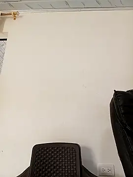 Snapshot of Ary-18 chatting on 11-01-25, 03:03 Ary-18 online show from 11-01-25, 03:03