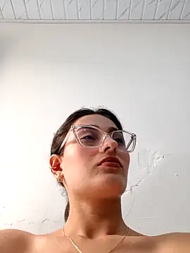 Snapshot of Ary-18 chatting on 11-04-25, 01:54 Ary-18 online show from 11-04-25, 01:54