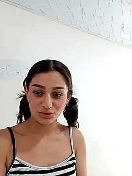 Snapshot of Ary-18 chatting on 11-05-25, 02:50 Ary-18 online show from 11-05-25, 02:50