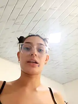 Snapshot of Ary-18 chatting on 11-06-25, 01:56 Ary-18 online show from 11-06-25, 01:56