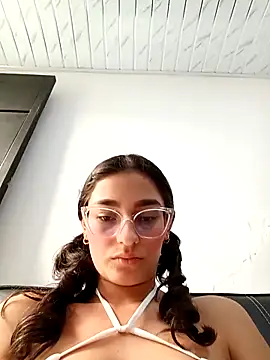 Snapshot of Ary-18 chatting on 11-11-25, 01:33 Ary-18 online show from 11-11-25, 01:33