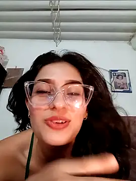 Snapshot of Ary-18 chatting on 11-12-25, 01:39 Ary-18 online show from 11-12-25, 01:39