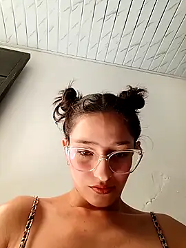 Snapshot of Ary-18 chatting on 11-12-25, 07:35 Ary-18 online show from 11-12-25, 07:35