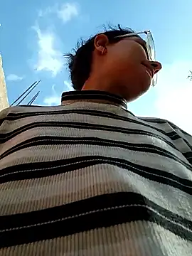 Snapshot of Ary-18 chatting on 11-22-25, 01:43 Ary-18 online show from 11-22-25, 01:43