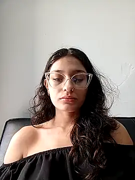 Snapshot of Ary-18 chatting on 12-05-25, 02:03 Ary-18 online show from 12-05-25, 02:03